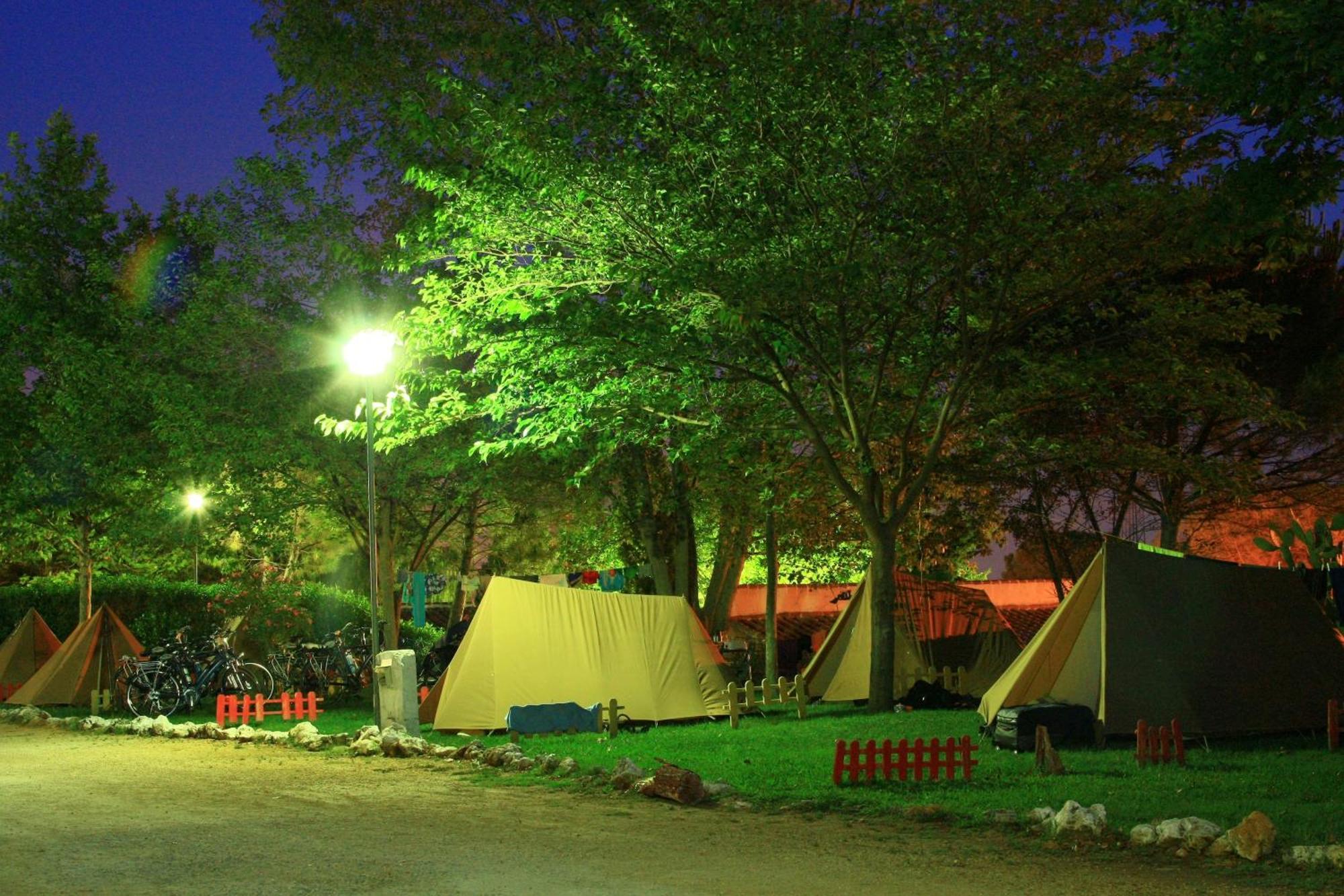Camping Sierra De Las Nieves Yunquera Εξωτερικό φωτογραφία